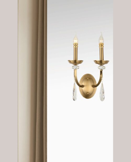Bej perde fonunda antik pirinç kaplamalı, kristal damlalı iki kollu G38×D23×Y37 cm duvar apliği