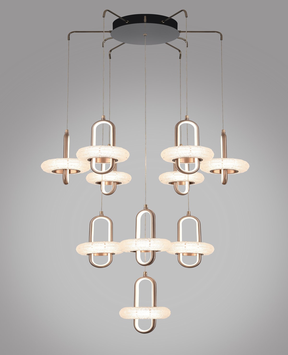 pirinç ve kristal kaplamalı, U60 × 150 cm ölçülerinde sarkıt avize.