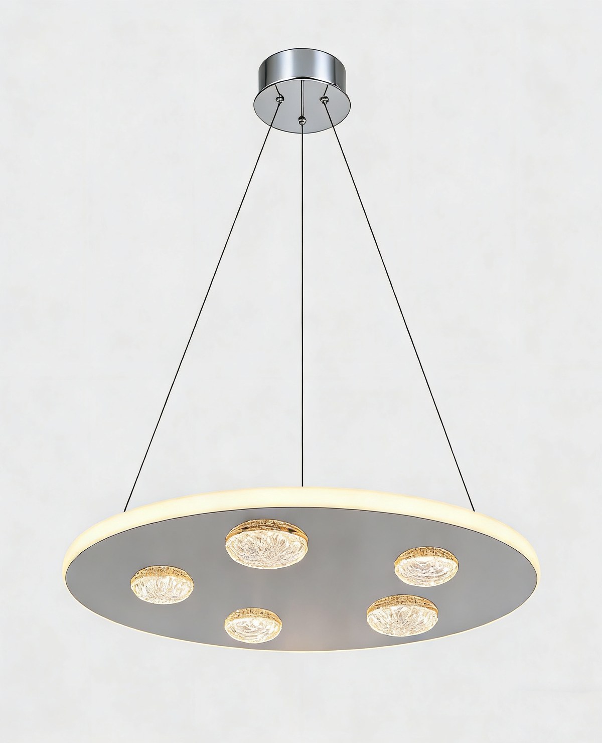 krom ve kristal kaplamalı, Ø75 cm ölçülerinde sarkıt avize.