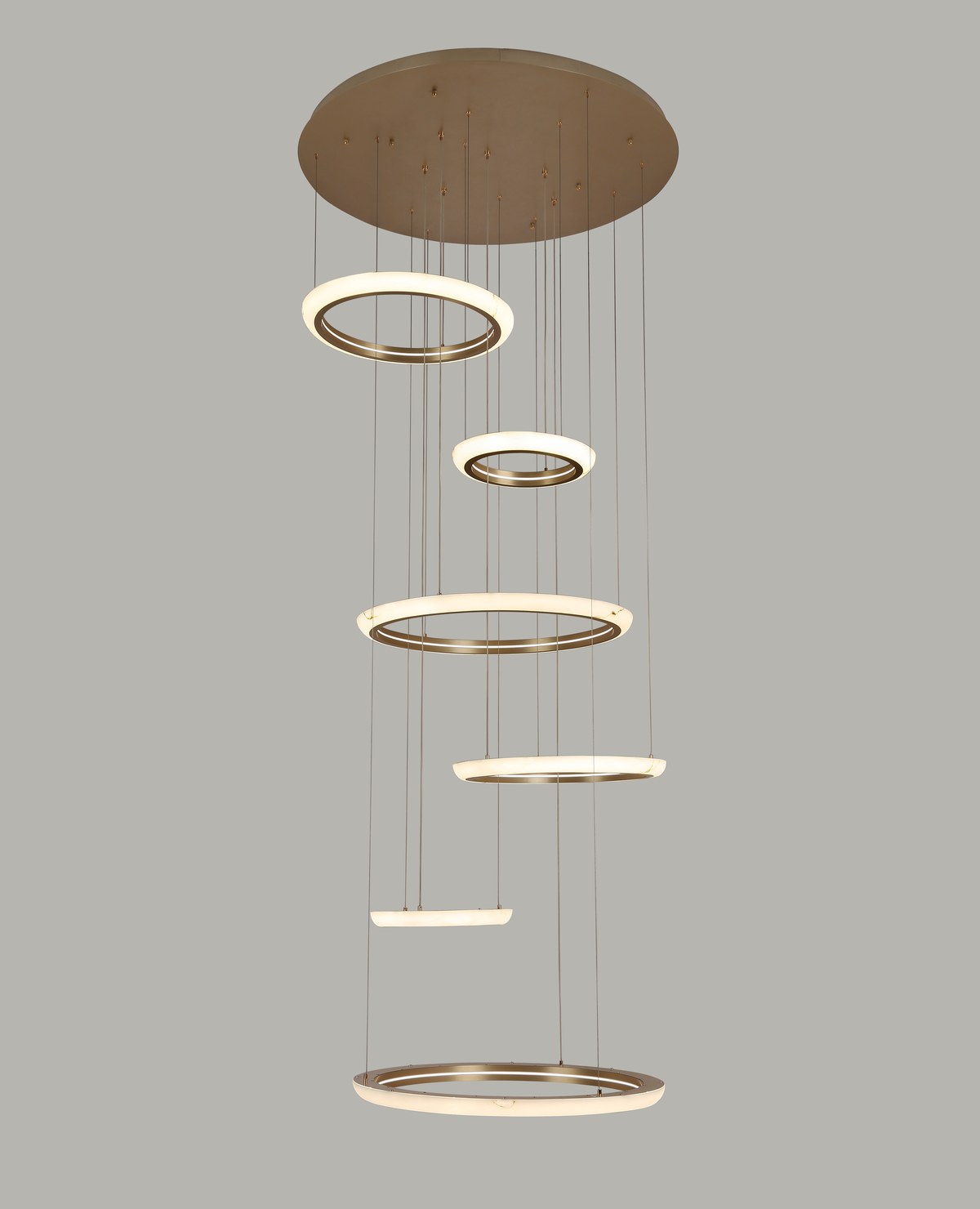Pirinç, Kristal kaplamalı, 110 × Y350 cm ölçülerinde 98139-6 avize — ana ürün görseli, stüdyo çekimi