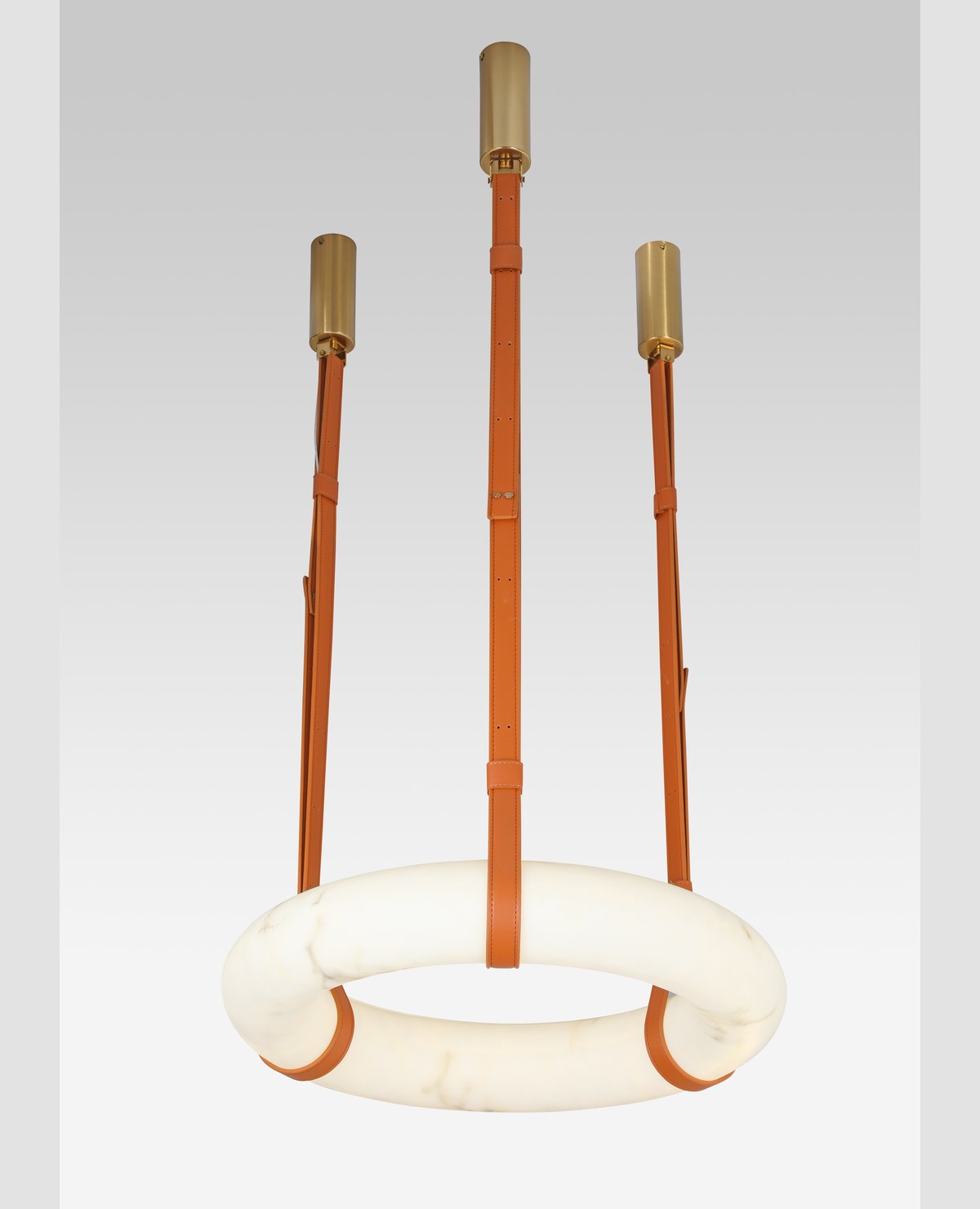Alabaster, Pirinç kaplamalı, 60 × 10 cm ölçülerinde D8801-600 avize — ana ürün görseli, stüdyo çekimi