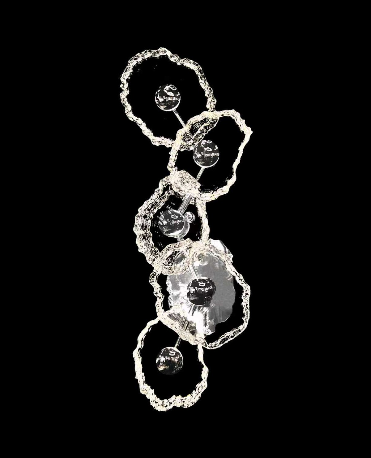 krom ve kristal kaplamalı, G18 × D10 × Y50 cm ölçülerinde duvar apliği.