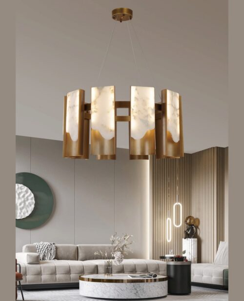Salonda tavana asılı, sekiz alabaster panelli ve pirinç kenarlı Ø60×Y40 cm avizenin yakın plan görünümü