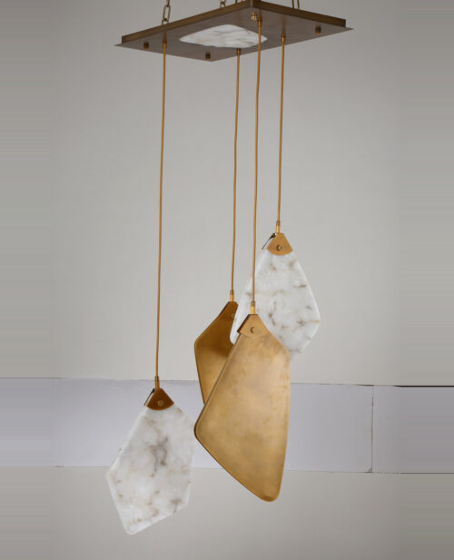 Alabaster küme sarkıt avizenin kapalı (ışıksız) görünümü
