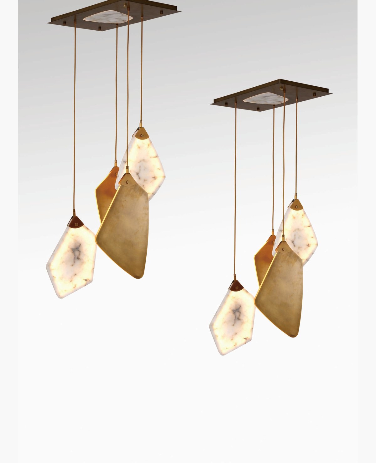 alabaster ve pirinç kaplamalı, U90 × G35 × Y120 cm ölçülerinde sarkıt avize.