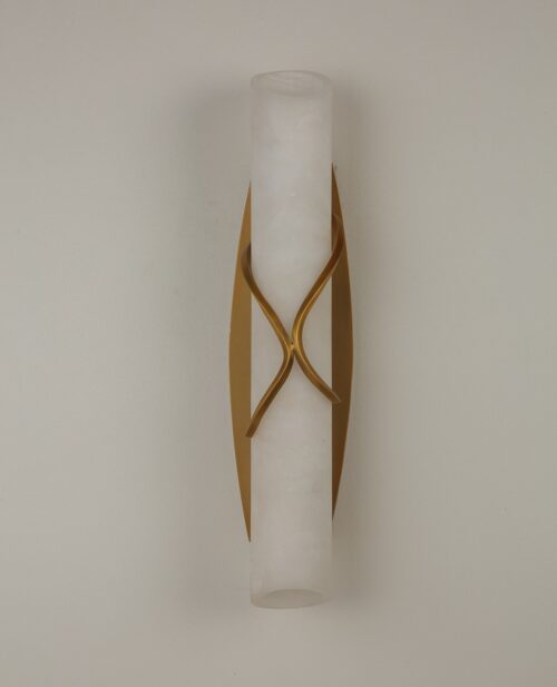 alabaster ve pirinç kaplamalı, G12.7 × S12.5 × Y58 cm ölçülerinde duvar apliği, gövde detayı.